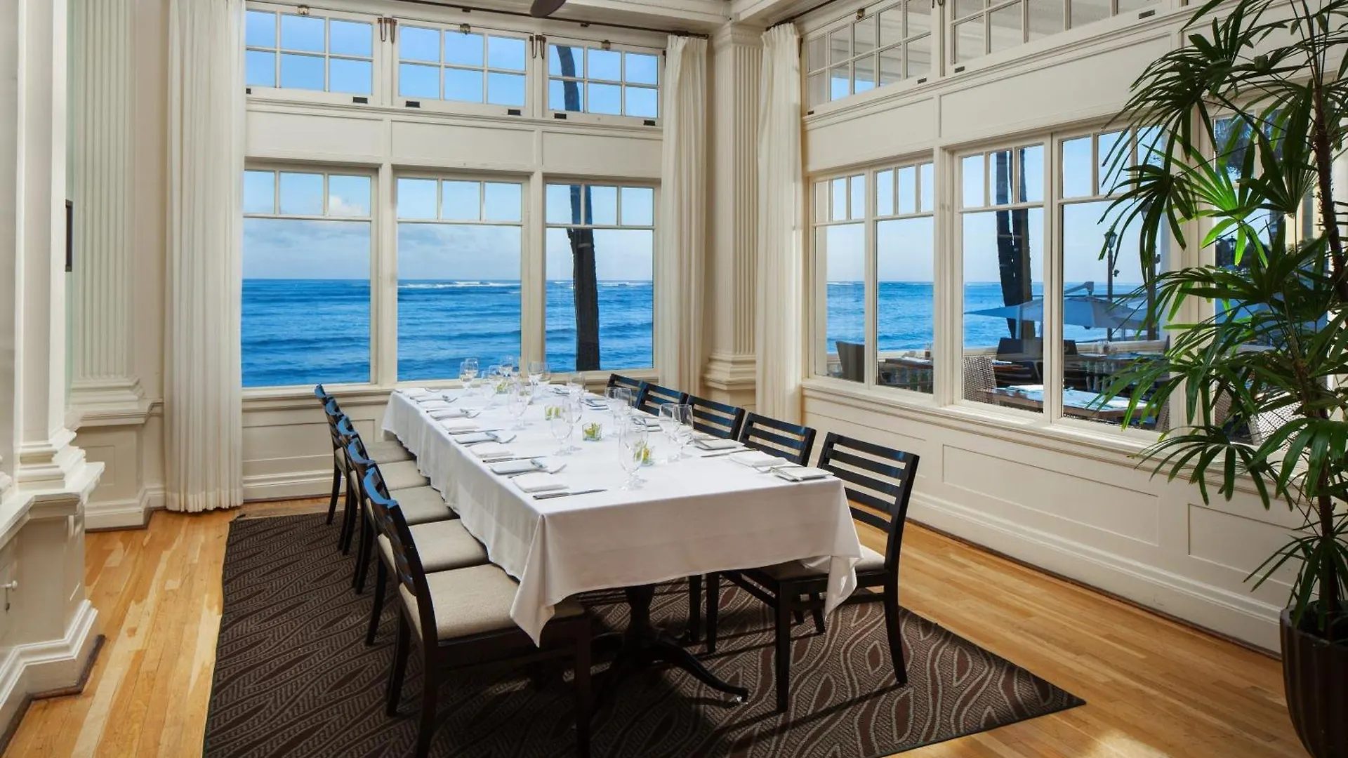 הונולולו Moana Surfrider, A Westin Resort & Spa, Waikiki Beach 4*,