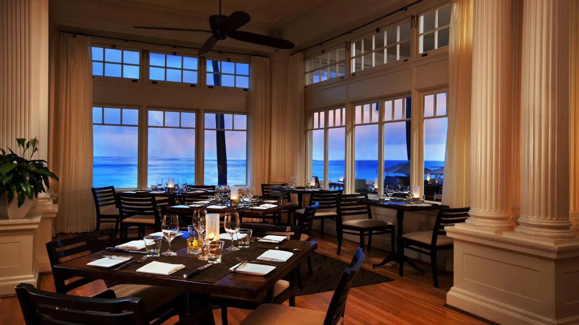 הונולולו Moana Surfrider, A Westin Resort & Spa, Waikiki Beach