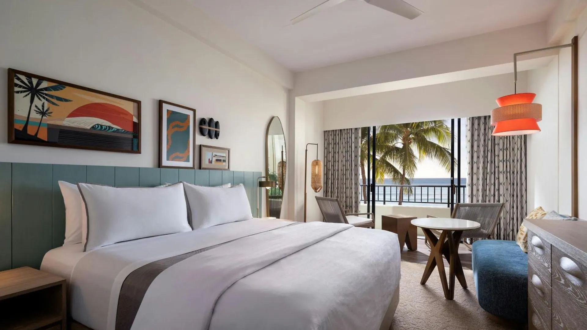 ****  Moana Surfrider, A Westin Resort & Spa, Waikiki Beach Honolulu ABD