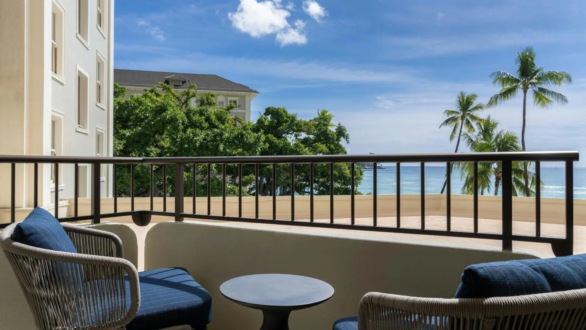 ****  Moana Surfrider, A Westin Resort & Spa, Waikiki Beach Honolulu ABD