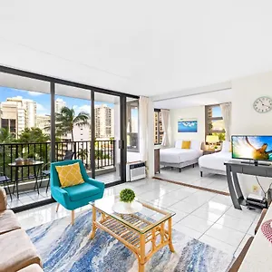 Apartment Waikiki Banyan Oasis With Partial Ocean View, 1-block To Beach, Free Parking, Honolulu