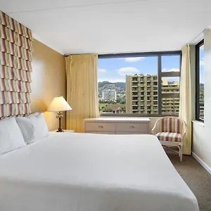 Apartment Construction Special At The Waikiki Banyan Free Parking And Wifi, Honolulu