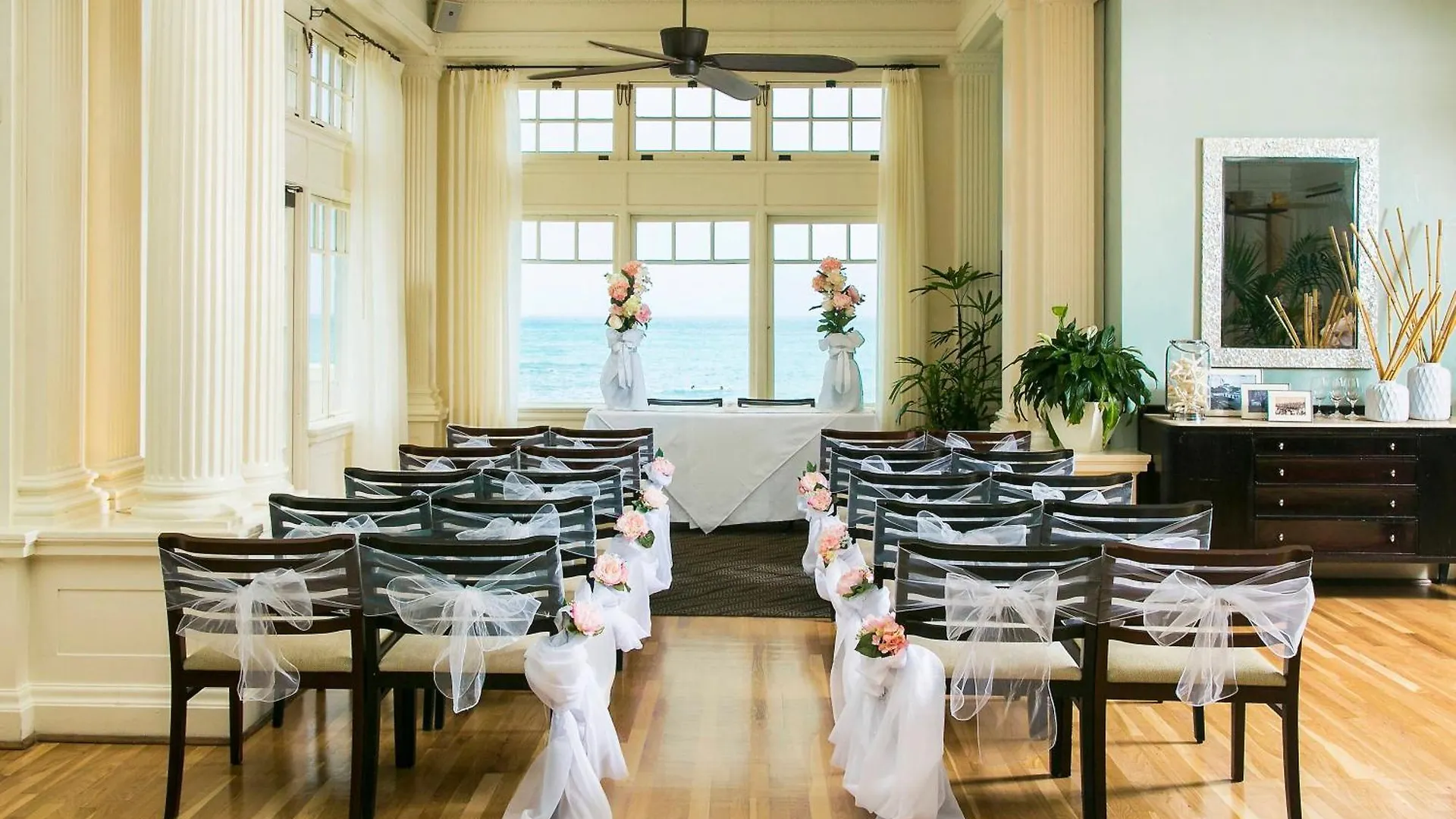 Moana Surfrider, A Westin Resort & Spa, Waikiki Beach Honolulu
