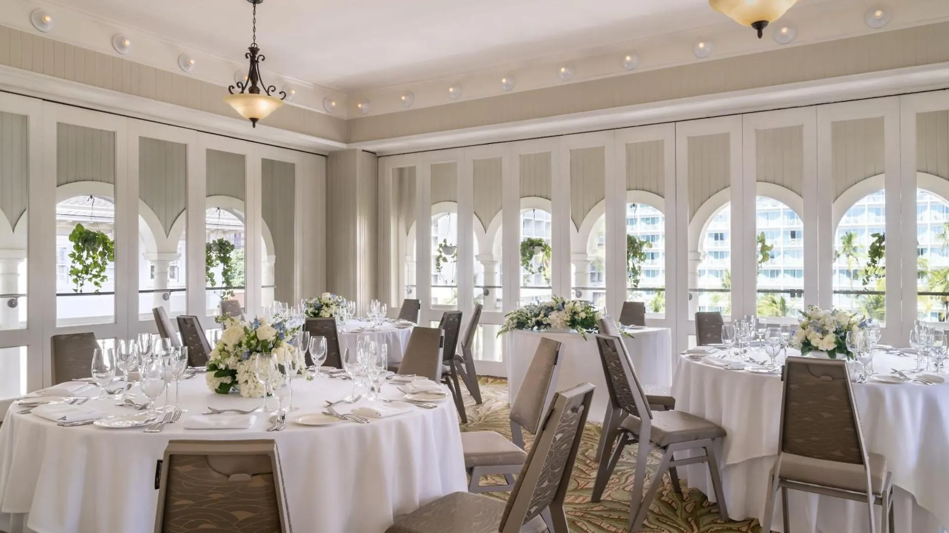 Moana Surfrider, A Westin Resort & Spa, Waikiki Beach Honolulu 4*,